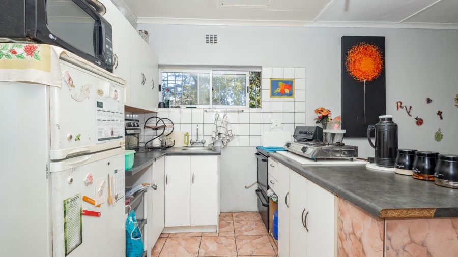 5 Bedroom Property for Sale in Avondale Western Cape